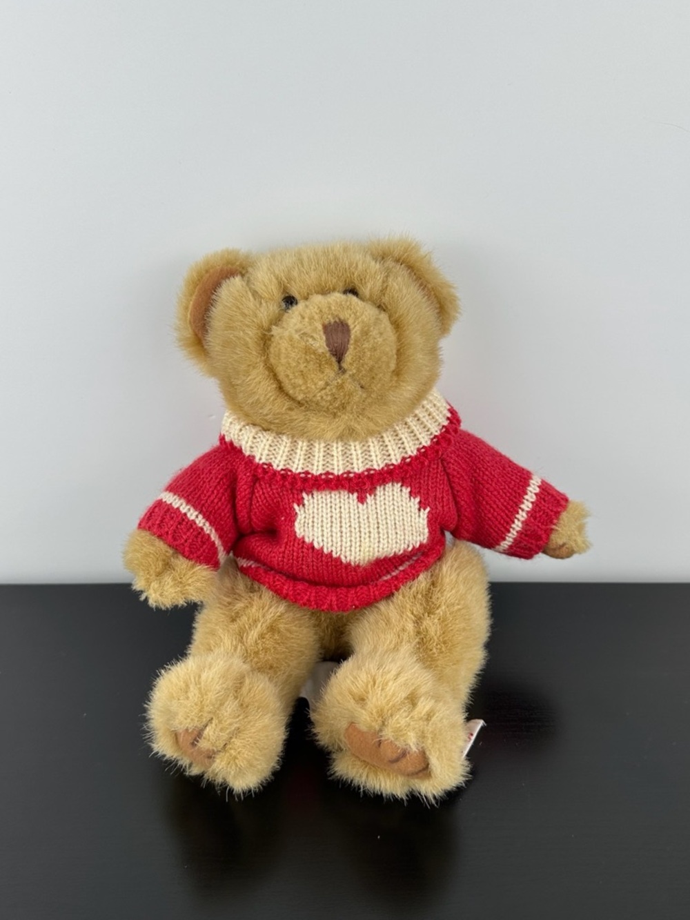 Russ Berrie Heartwarmer Bears Jointed Teddy Bear 9” Red Heart Sweater Plush